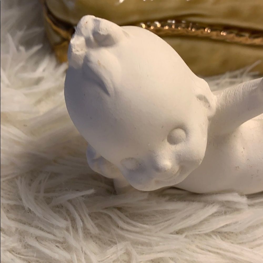 Kewpie Ceramic with bow laying down ceramic figure - Picture 9 of 13